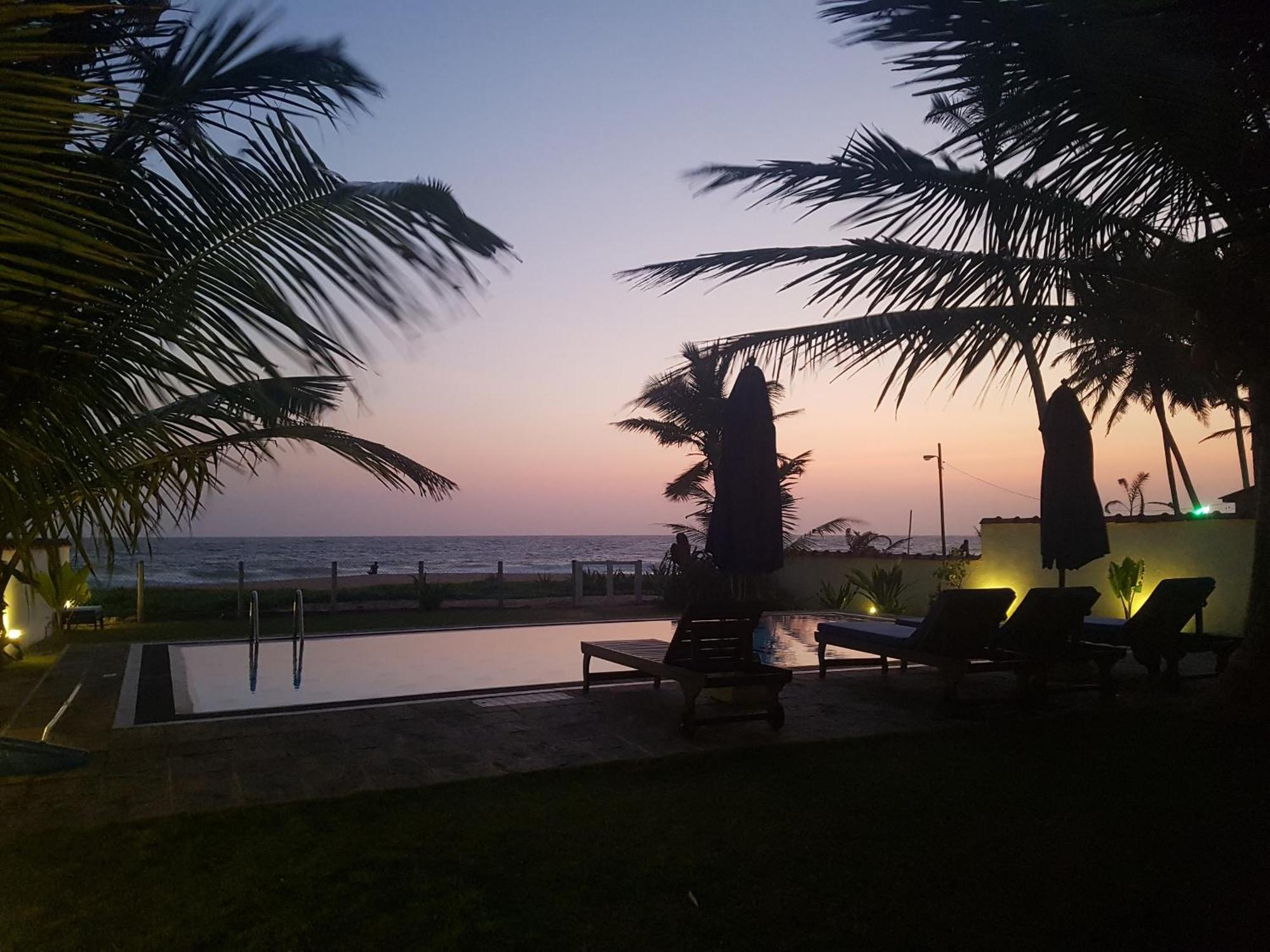 Tropical Beach House Hikkaduwa Extérieur photo