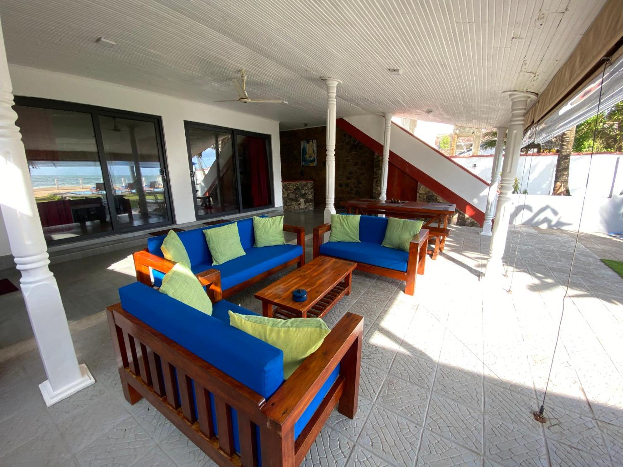 Tropical Beach House Hikkaduwa Extérieur photo