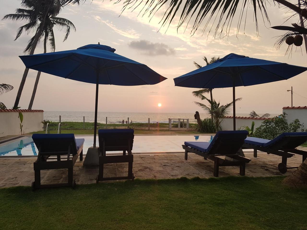 Tropical Beach House Hikkaduwa Extérieur photo